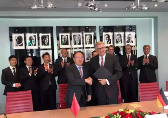 中国中车俄德签约成功 携手今创集团展示中国高铁风采