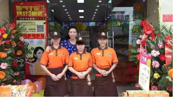 一扫光10大品牌：普通职员，转行零食店加盟，收获更多！