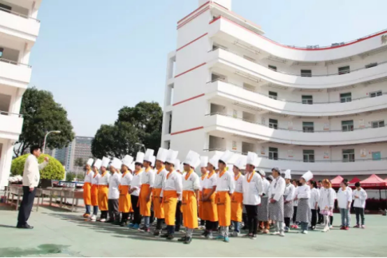到强邦餐饮创业职业学校，创造属于自己的财富