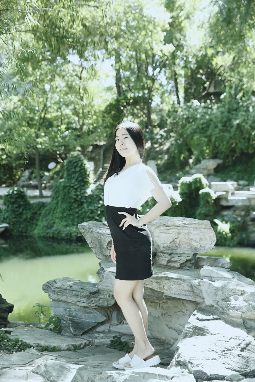 北京大学女神校花岳兰若事业漂亮，为人低调