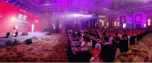 开关插座安装唯“快”不破，曼科会议现场上演抢工长