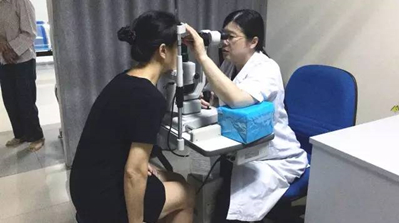 近视手术会提前得白内障？南宁爱尔专家说没这事！